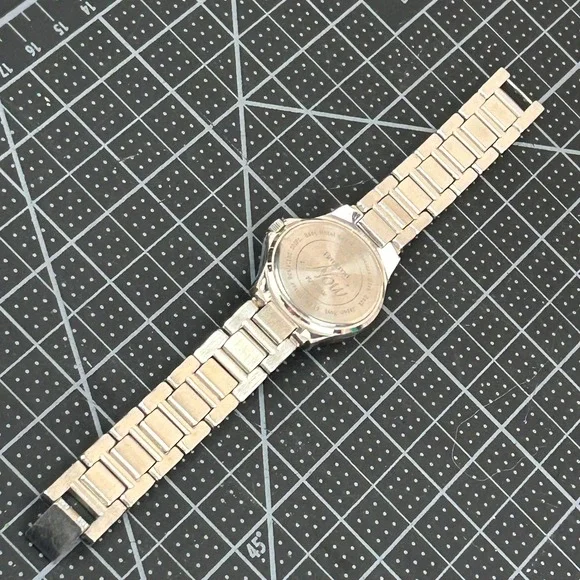 Armitron Now Womens Watch Silver Tone Mother of Pearl Crystal Bezel 75/3639SV - Picture 7 of 8